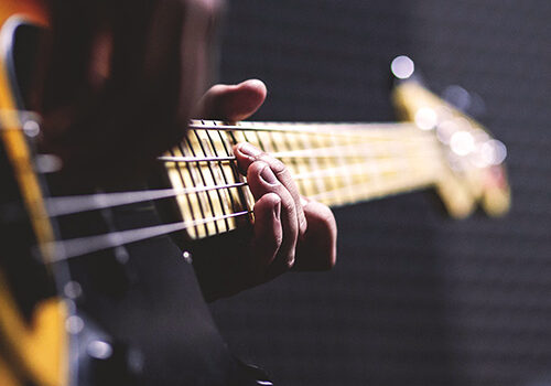 guitarist-playing